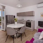 And Milos * זאטון
