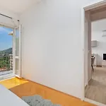 And Milos דירה