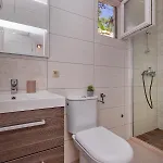 And Milos דירה *