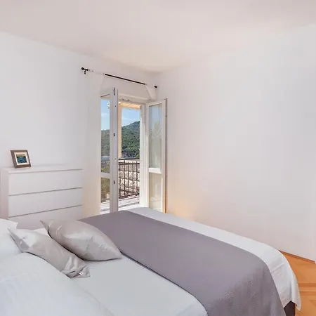 And Milos Apartmán *