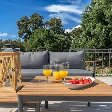 And Milos Apartmán *