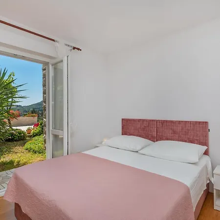 And Milos Apartmán *