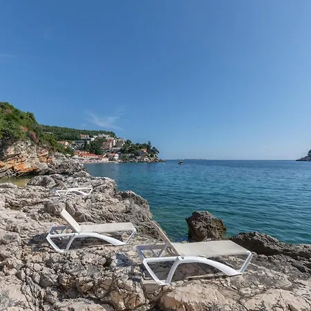 And Milos Apartmán *