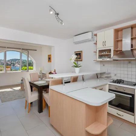 And Milos Apartmán *