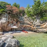 And Milos 아파트 자톤