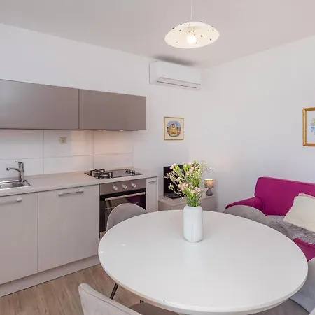 And Milos Апартаменты