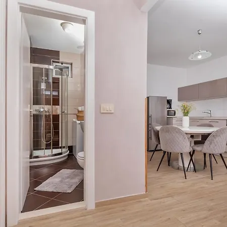 Апартаменты And Milos *