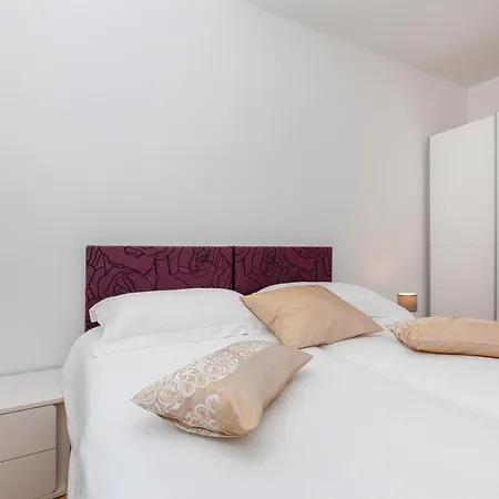 And Milos Апартаменты Затон