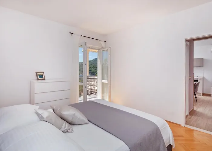 And Milos Apartman *