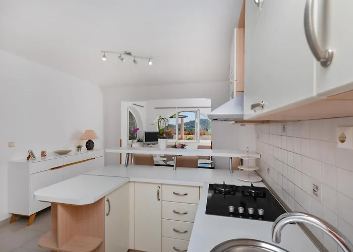 Apartament And Milos *