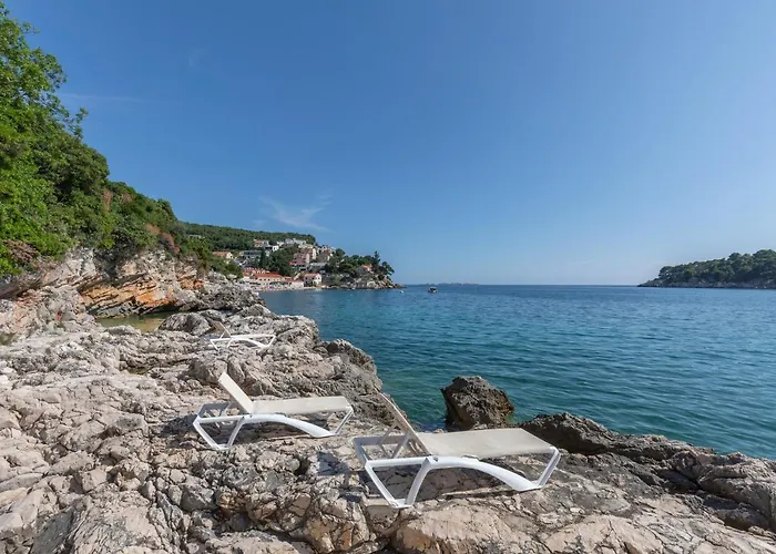 And Milos Apartman *