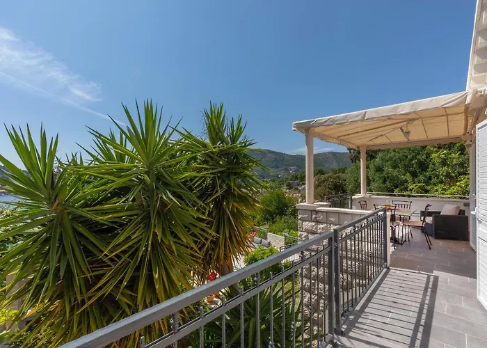 Apartament And Milos