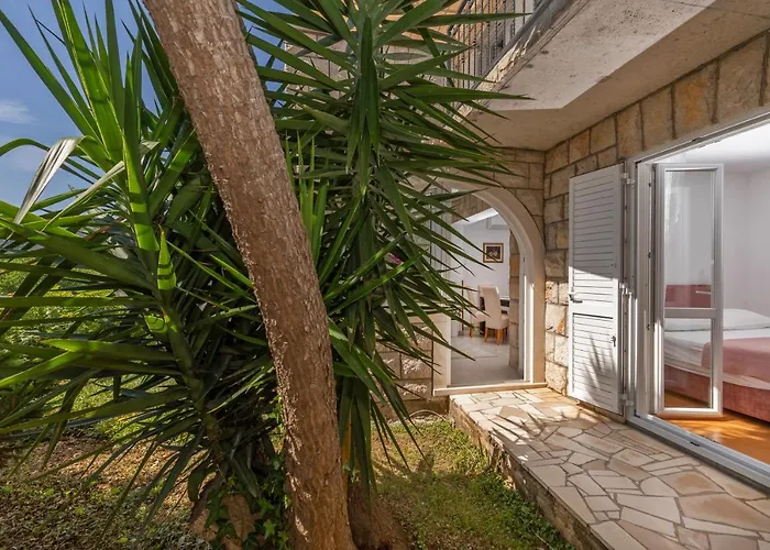 And Milos Apartman *