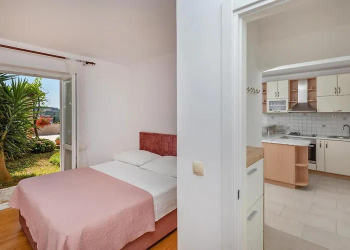 Apartament And Milos